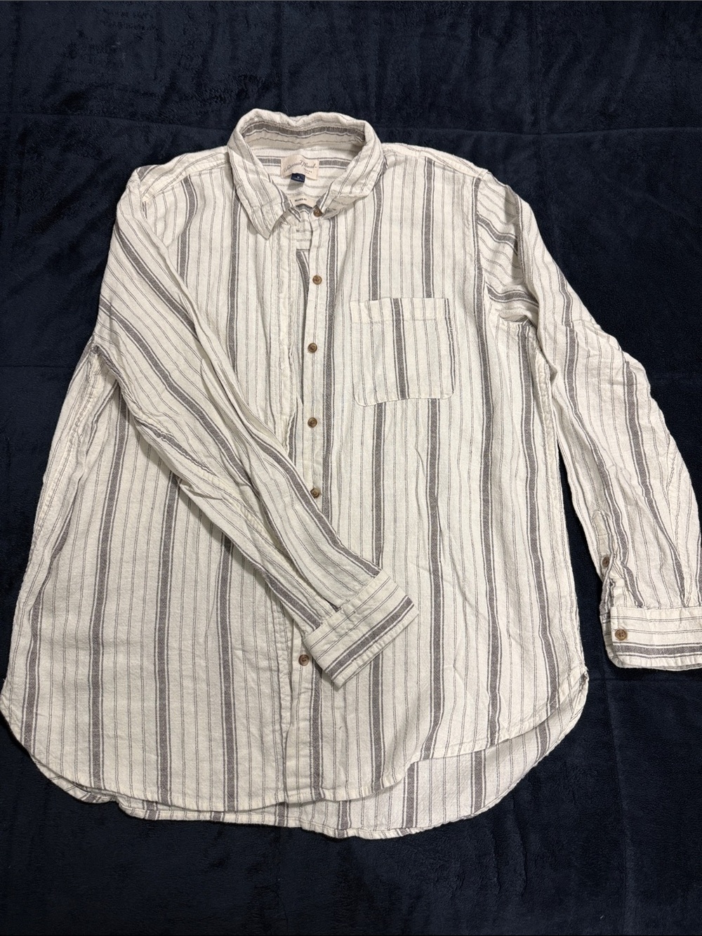 Universal Thread Women's Long-Sleeve Button-Down Shirt - White with Gray Stripes